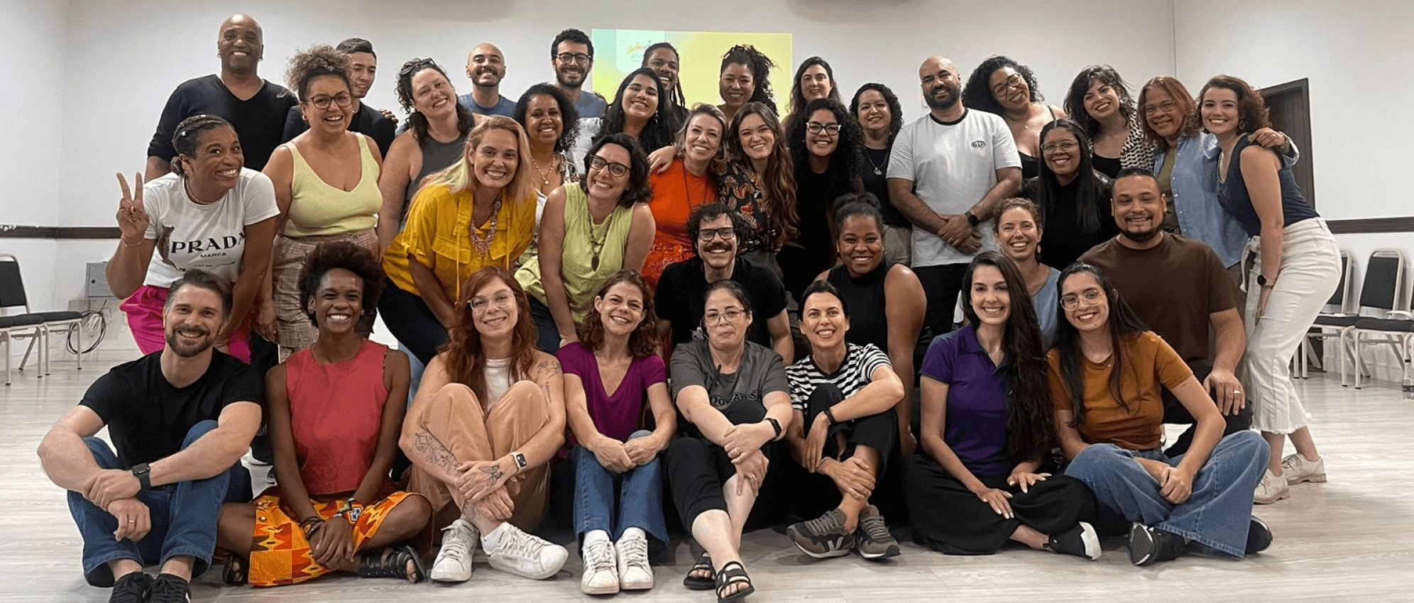 Imagem de pessoas juntas